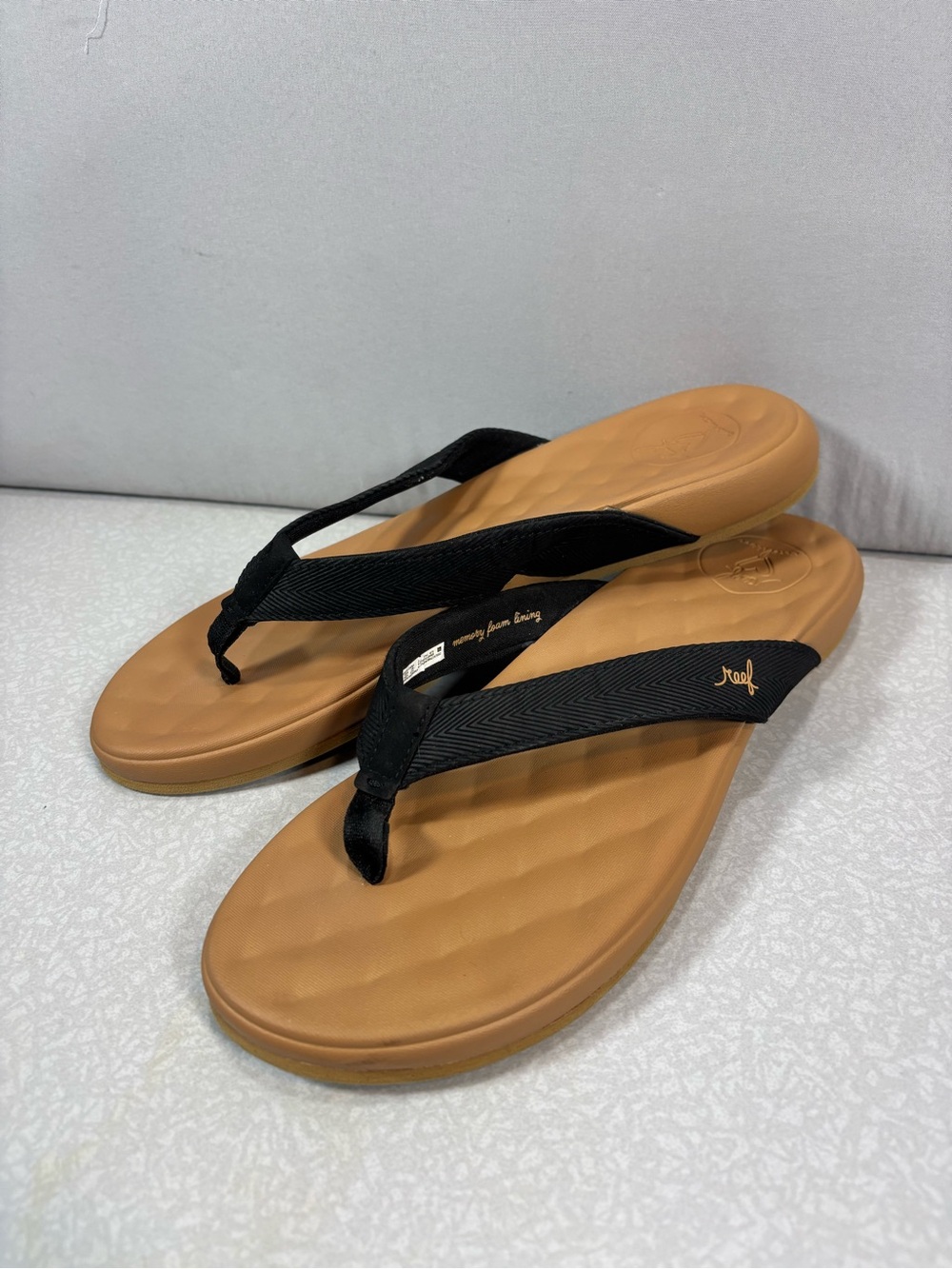 Reef Flip Flops in Black & Tan Casual Thong Sandals Women's 11